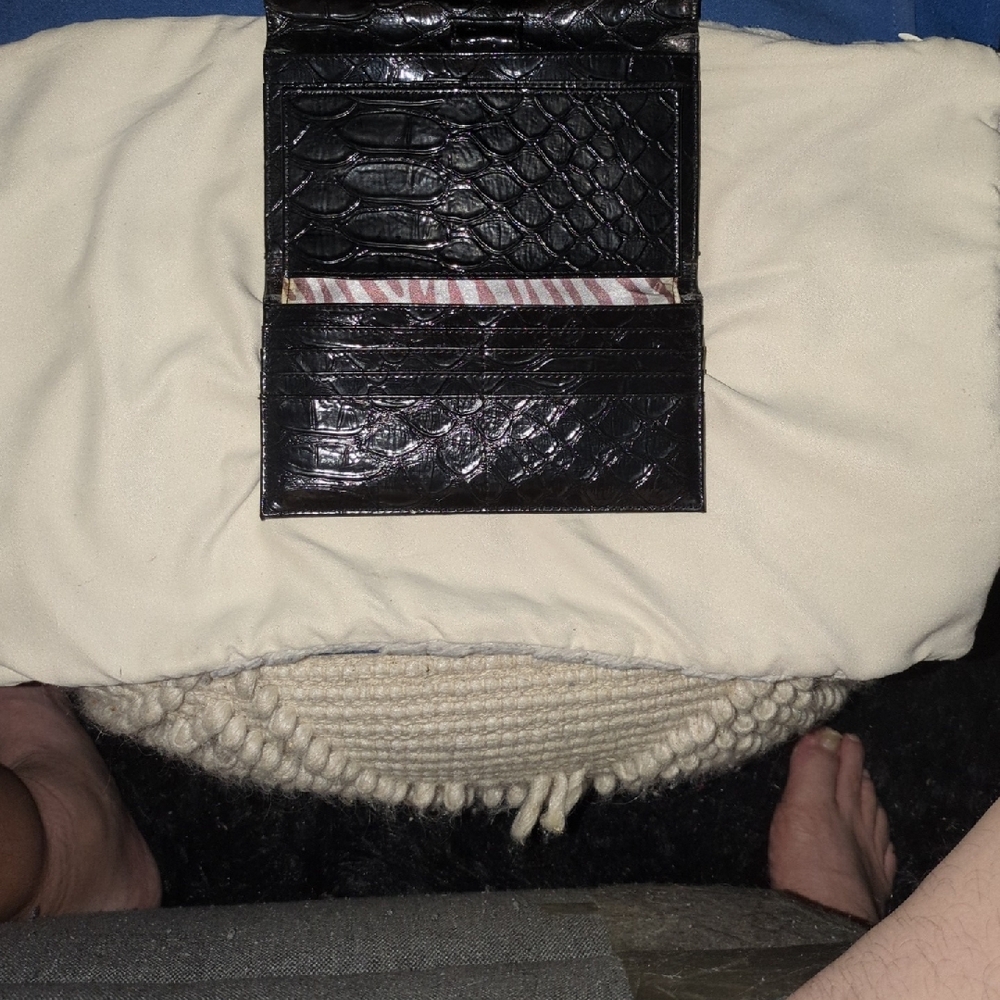 Guess Black Wallet with Silver Clasp And Guess Key Tags Now Only $25 - Picture 4 of 14